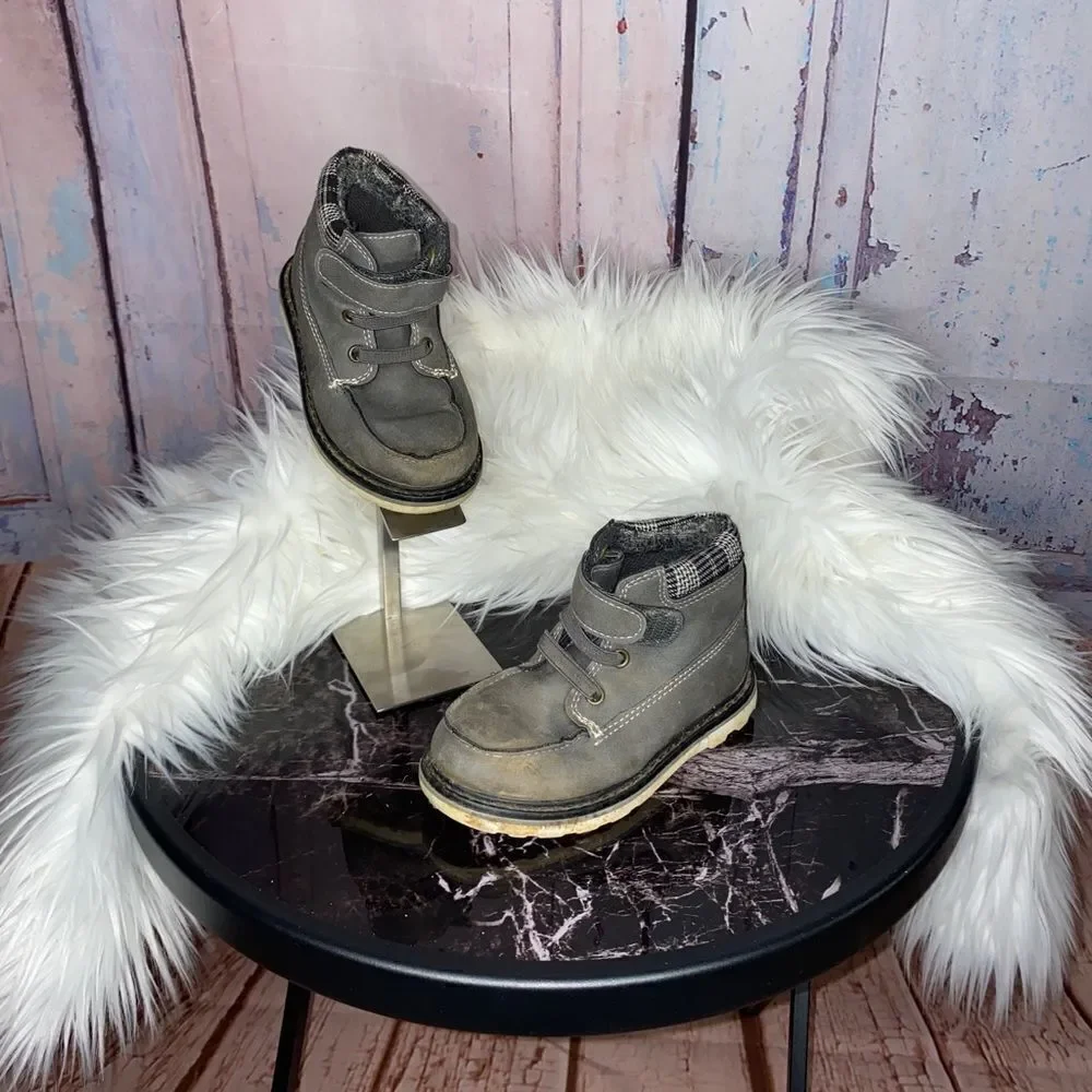 Toddler sz 8 boot shoe